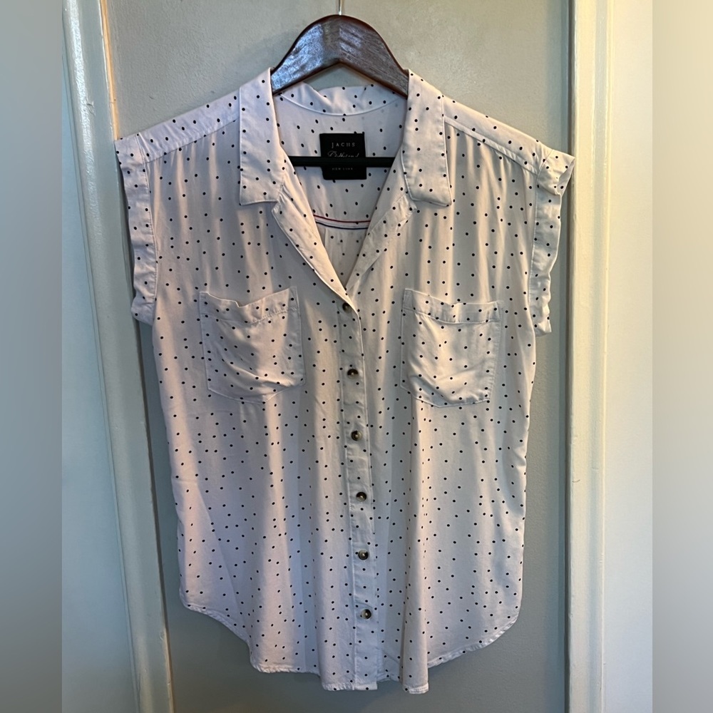 JACHS Girlfriend White Button-Up Cap Sleeve Blouse with Black Dot Print
